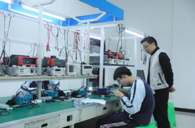 技能點亮生活 我校舉辦學生計算機軟硬件職業技能展示活動